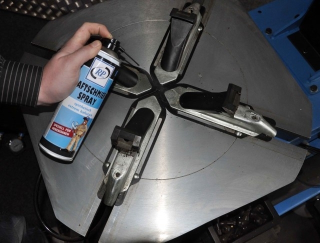 RP-TOOLS-Spray, Hochleistungshaftschmierspray, 500 ml, speziell f&uuml;r Hebeb&uuml;hnen, Montiermaschinen,...