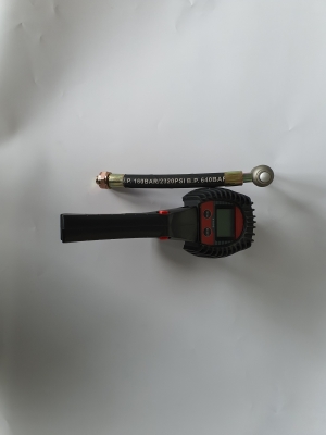 Digital measuring control valve for mobile compressed air barrel pump