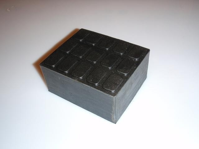 rubber block for ZIPPO, universal use for scissor lifts dimensions 200 x  100 x 70 mm - Böck GmbH