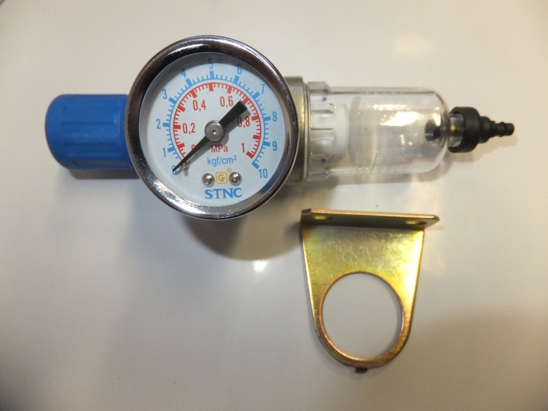 Maintenance unit pressure regulator with water separator...